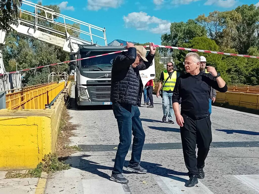 Έλεγχοι στις δύο μεταλλικές γέφυρες του Ισθμού της Κορίνθου από την Περιφέρεια Πελοποννήσου